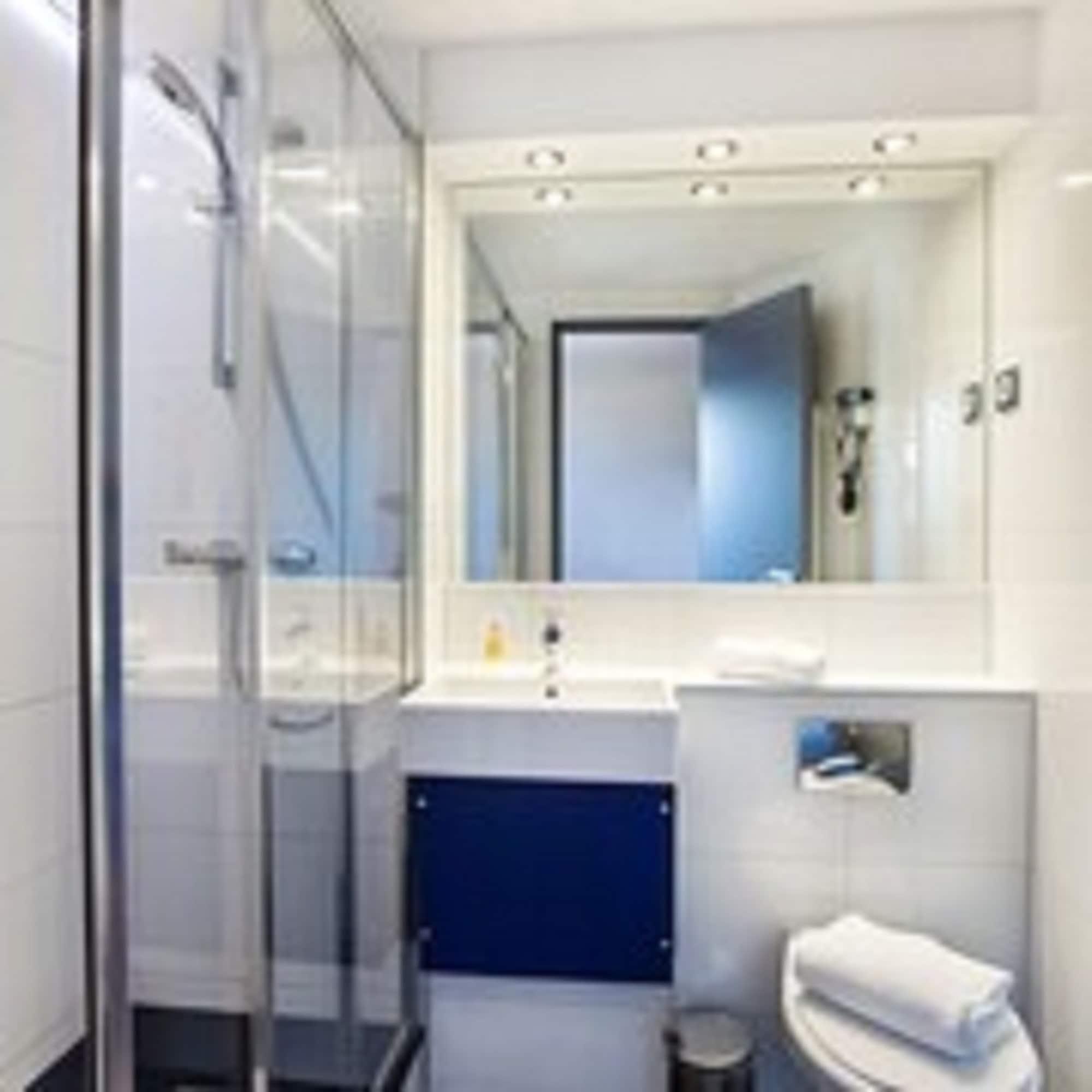 Hotel L'Amandier Nanterre Eksteriør billede