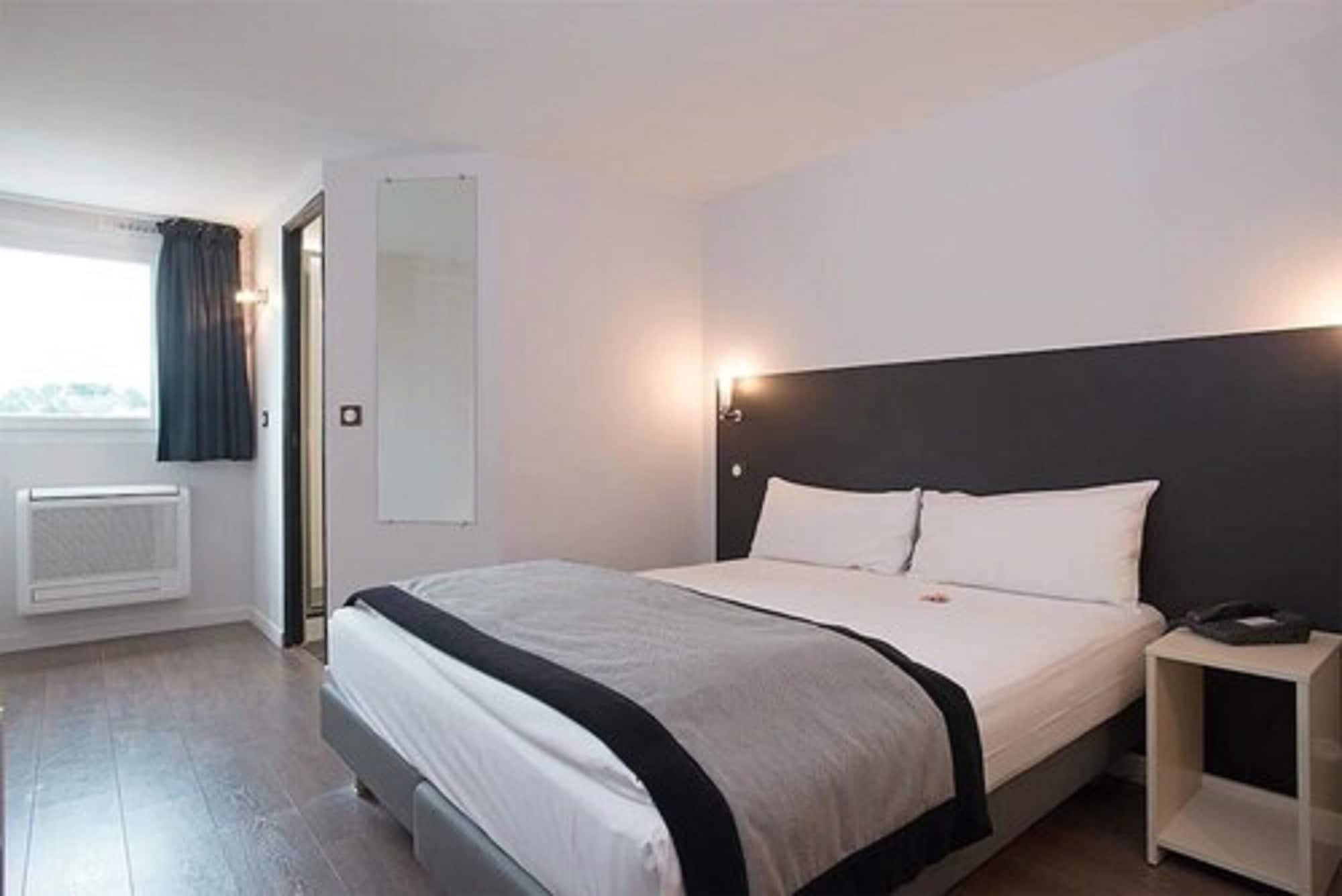 Hotel L'Amandier Nanterre Eksteriør billede