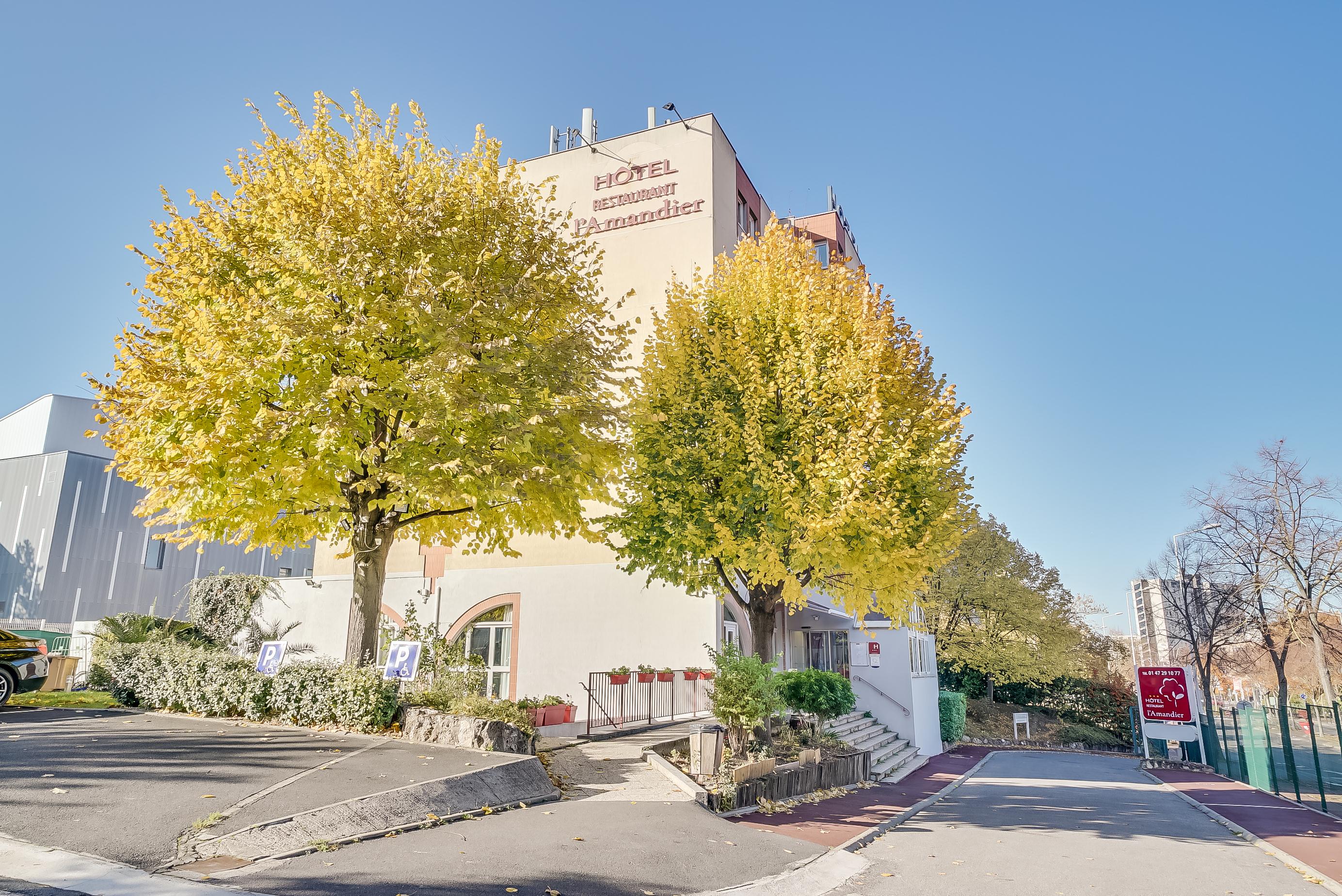 Hotel L'Amandier Nanterre Eksteriør billede