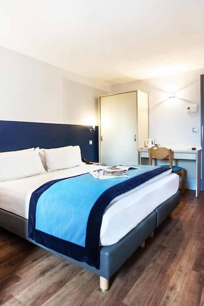 Hotel L'Amandier Nanterre Eksteriør billede