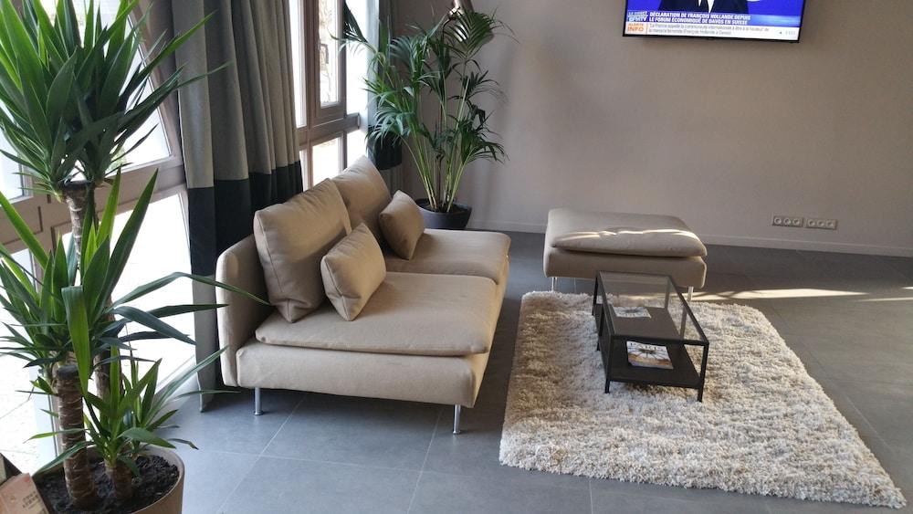 Hotel L'Amandier Nanterre Eksteriør billede
