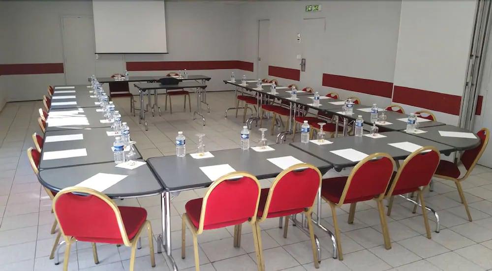 Hotel L'Amandier Nanterre Eksteriør billede