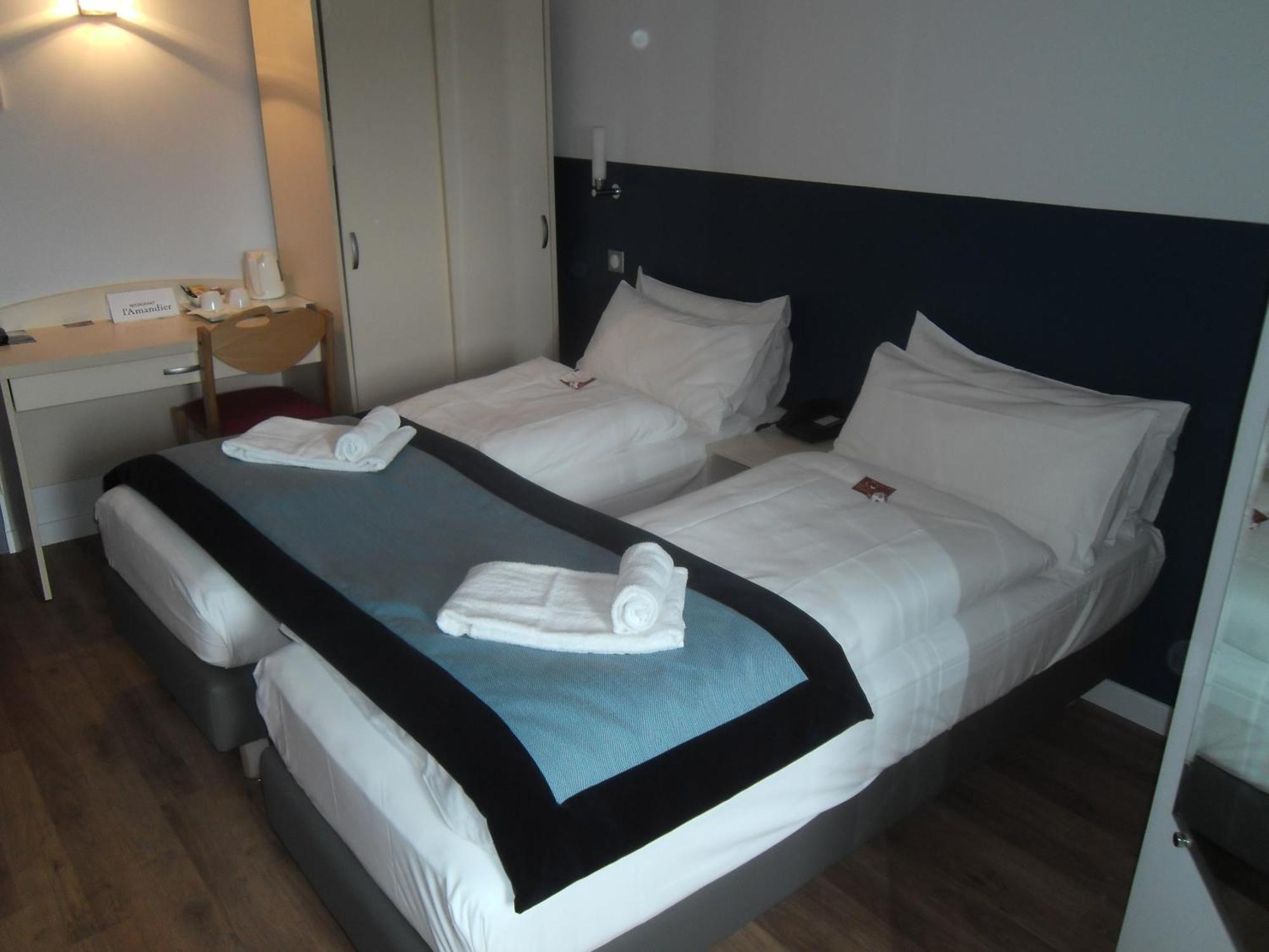 Hotel L'Amandier Nanterre Værelse billede
