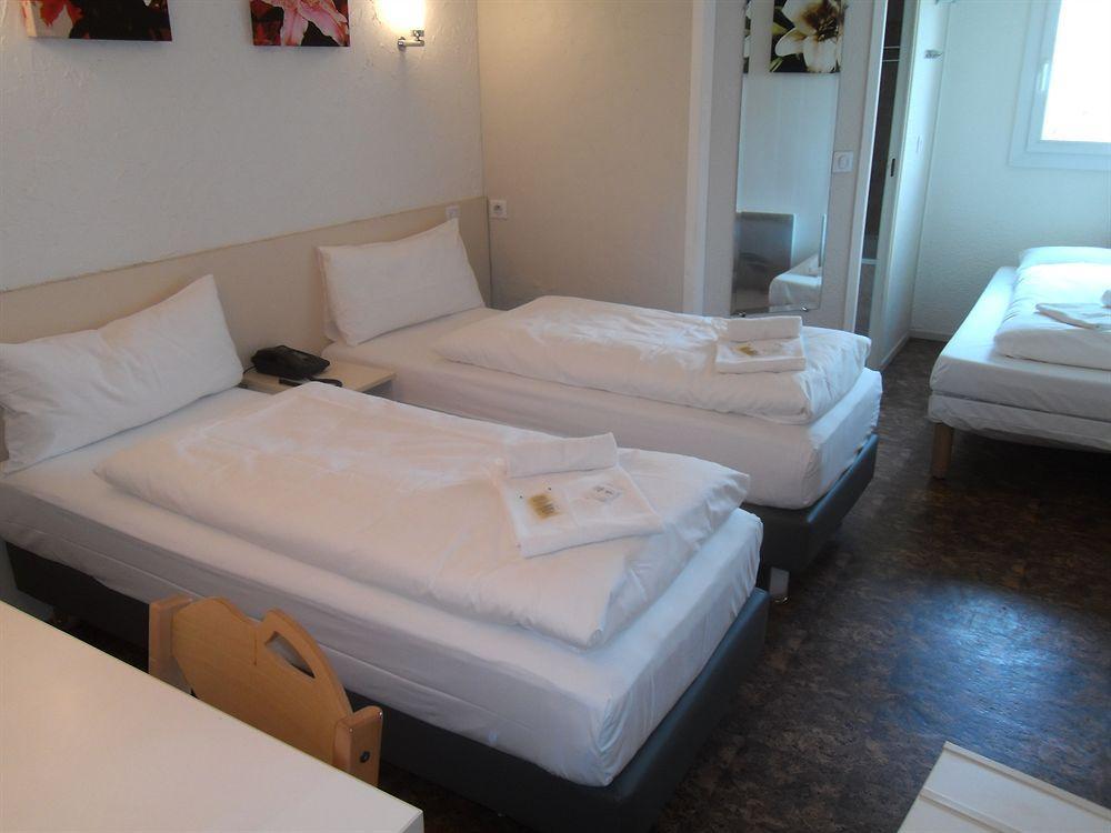 Hotel L'Amandier Nanterre Eksteriør billede