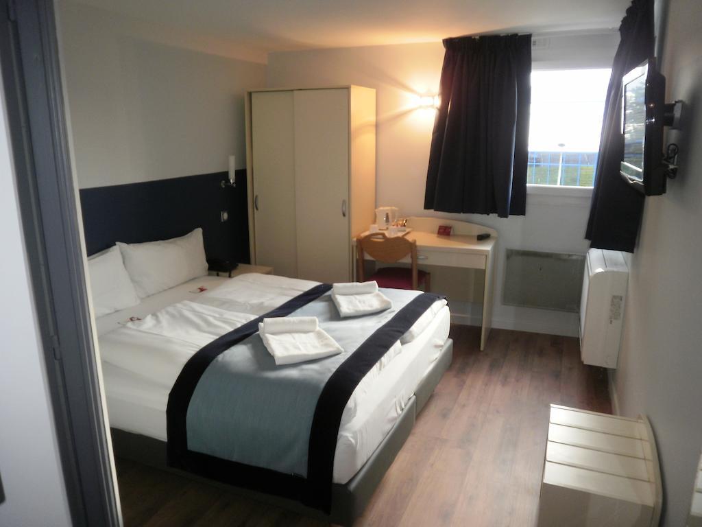 Hotel L'Amandier Nanterre Eksteriør billede