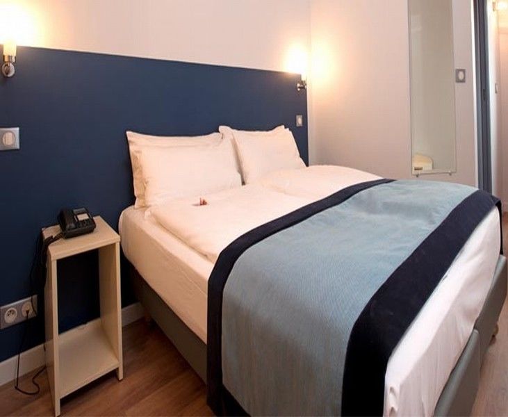 Hotel L'Amandier Nanterre Eksteriør billede