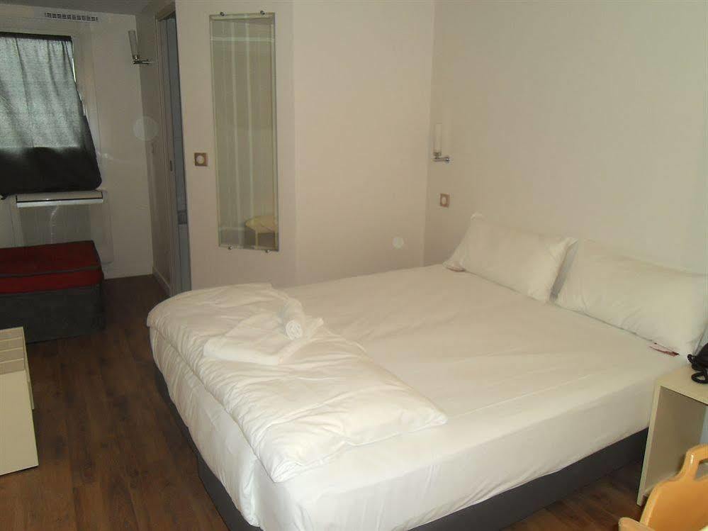 Hotel L'Amandier Nanterre Eksteriør billede